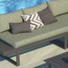 Conjunto jardín SOFIA: 2 sofás y 1 sillón esquinero más mesa de centro. Diseño elegante en aluminio gris antracita con cojines verdes.